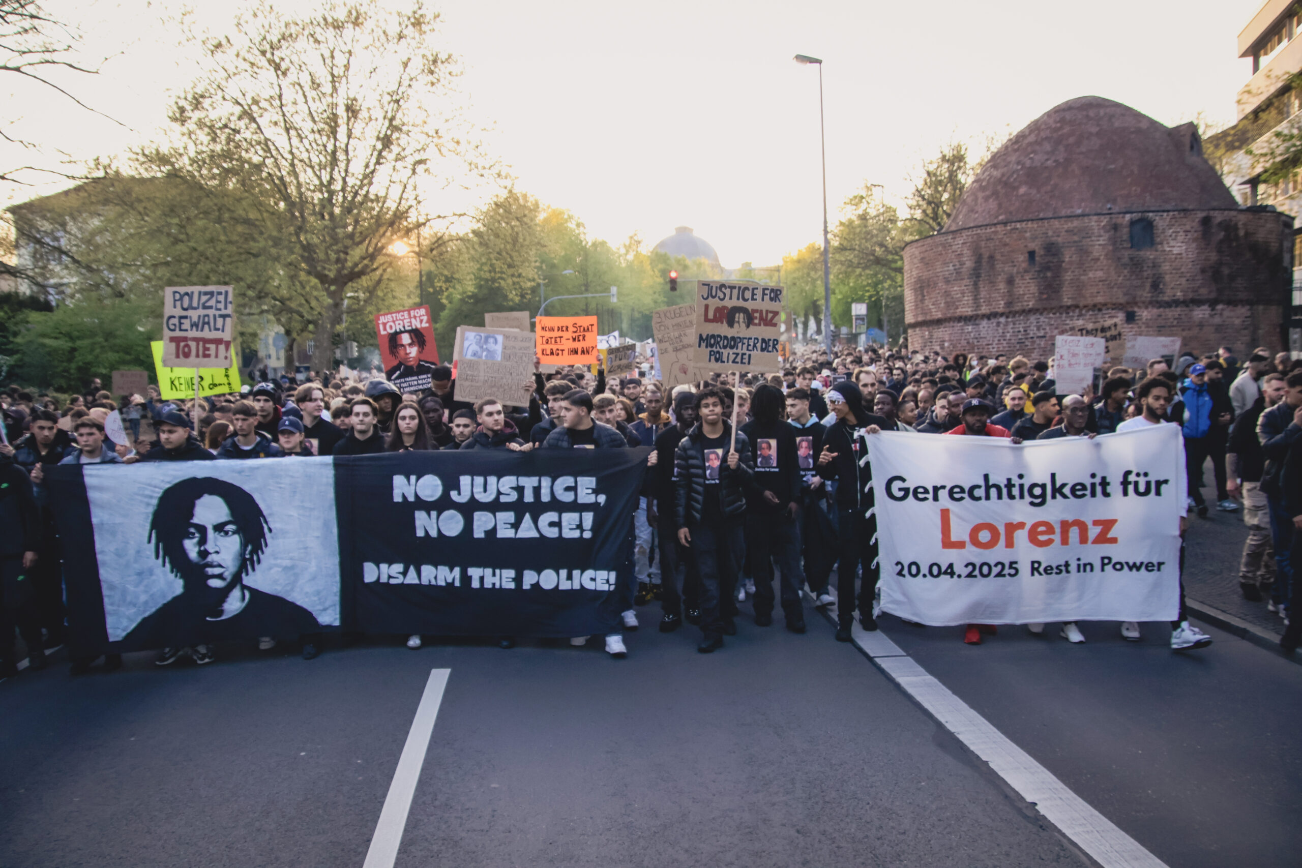 Bild vom Demozug "gerechtigkeit für Lorenz" am 25.04.2025 in Oldenburg